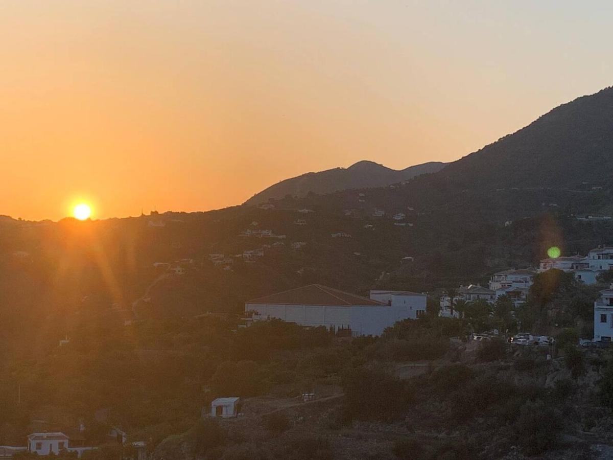 Casita Frigiliana - Stunning New Apartment With Views With Private Parking Space Buitenkant foto
