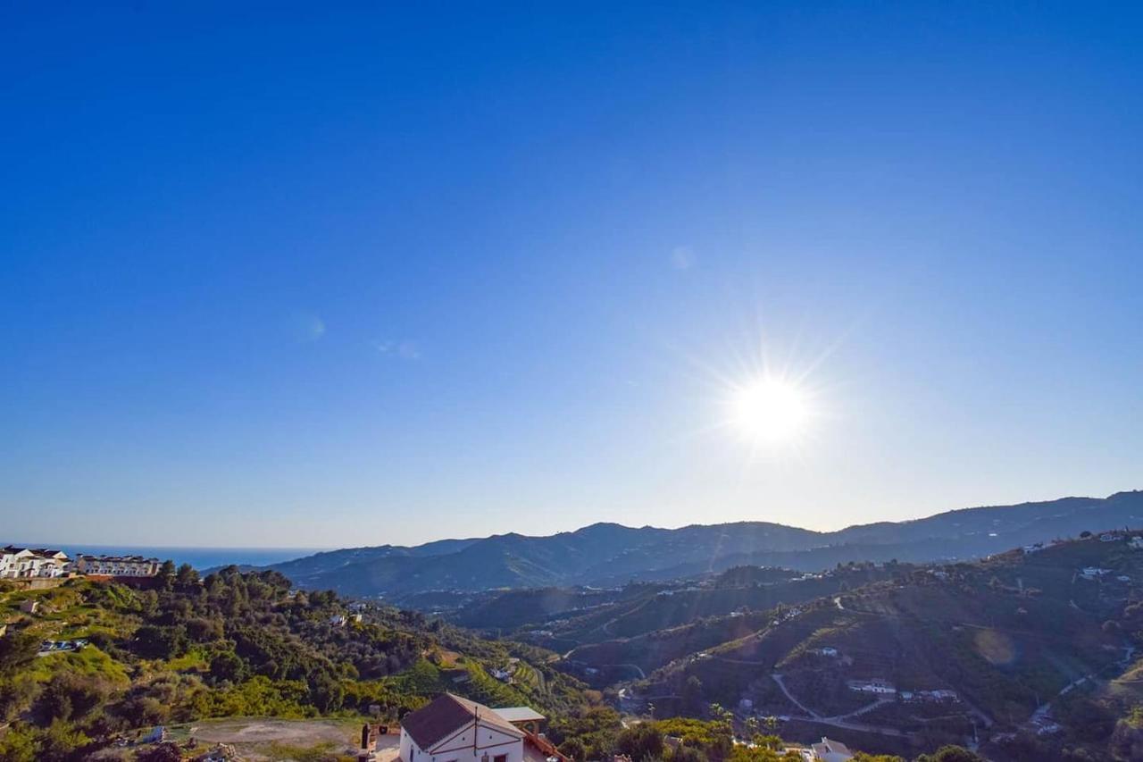 Casita Frigiliana - Stunning New Apartment With Views With Private Parking Space Buitenkant foto